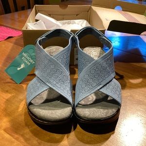 Jambu - light denim w/subtle sparkle, 8 1/2, never worn. Missed return window